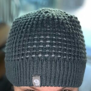 Mountain Hardwear knitted beanie- lake blue- used in good condition